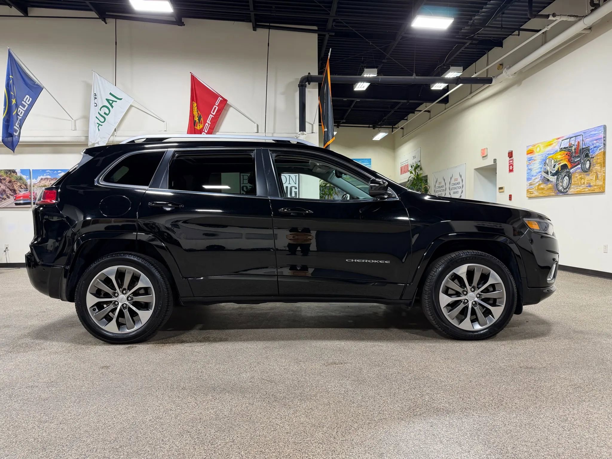 Used 2019 Jeep Cherokee Overland w/ Technology Group image 4