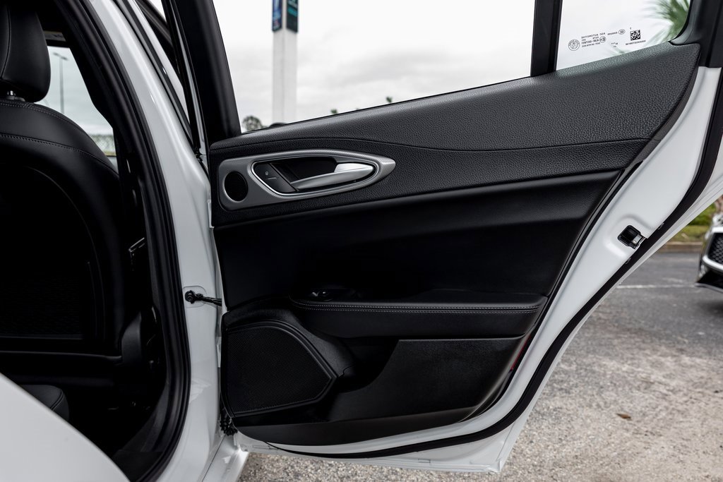 New 2025 Alfa Romeo Giulia w/ Driving Assist Package image 31