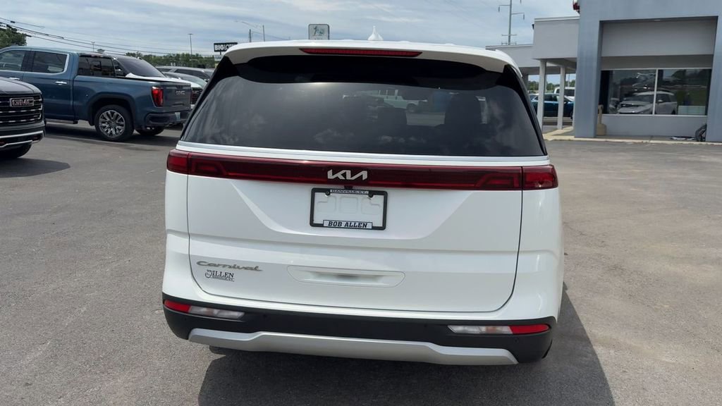Used 2022 Kia Carnival LX FWD image 6