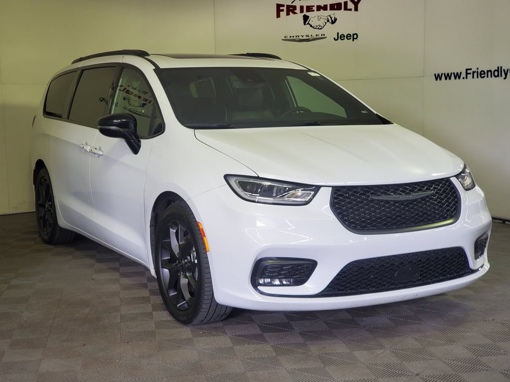 Used 2025 Chrysler Pacifica Limited FWD video 2