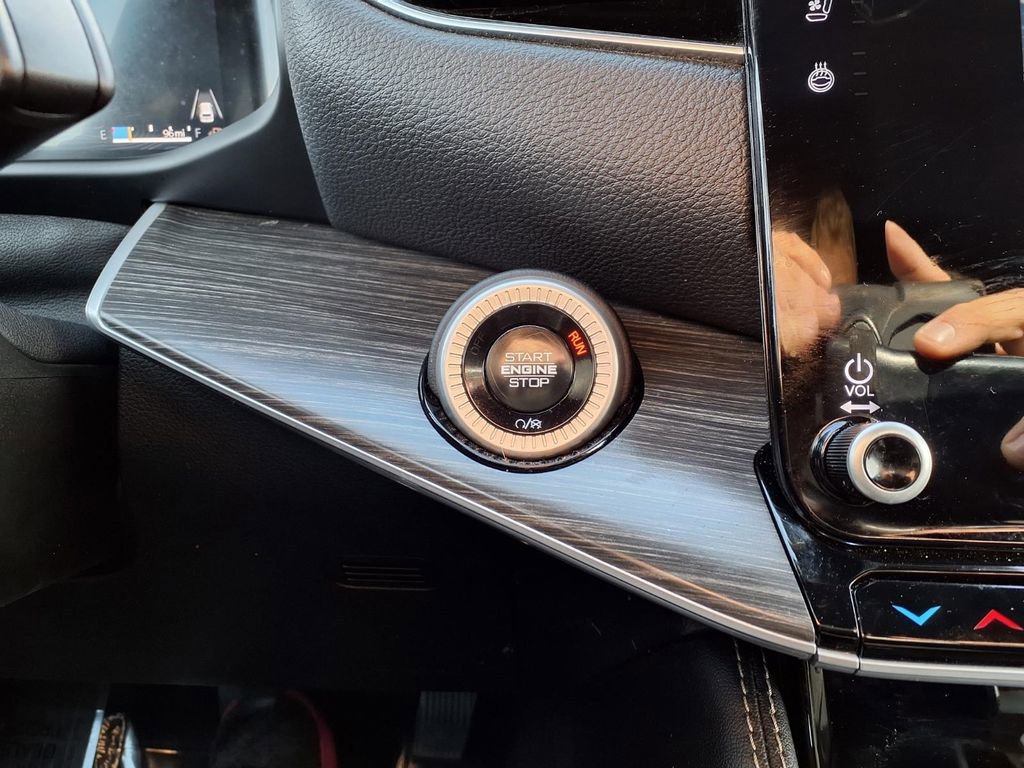 Certified 2024 Jeep Wagoneer Series II w/ Flexible Seating Group AWD/4WD image 8