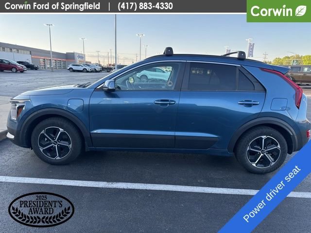 Used 2023 Kia Niro EX w/ EX Cold Weather Package FWD image 8