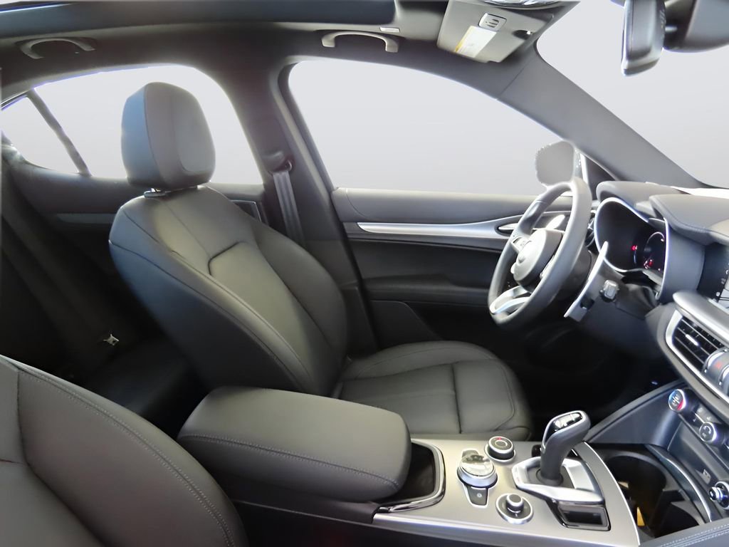 New 2025 Alfa Romeo Stelvio Sprint image 10