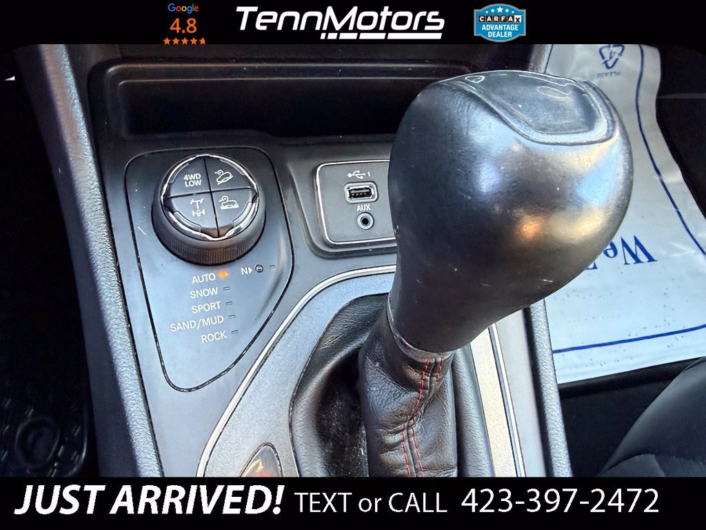 Used 2019 Jeep Cherokee Trailhawk AWD/4WD image 21