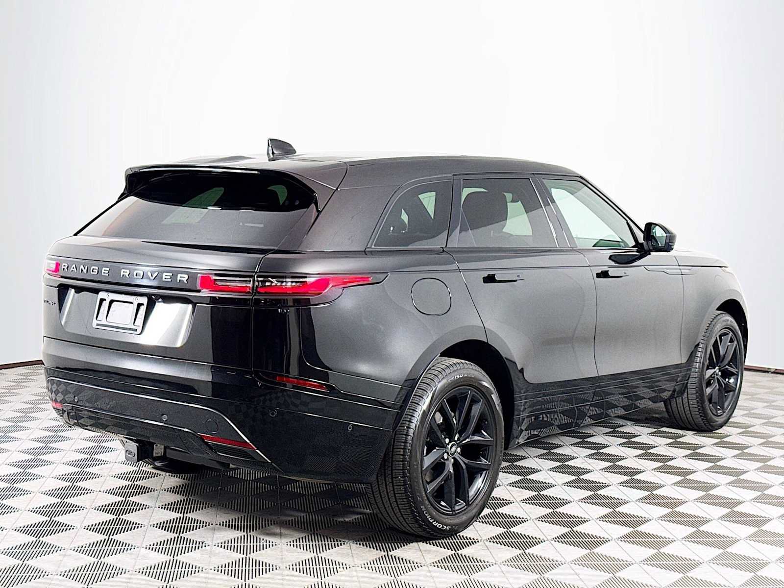 Used 2026 Land Rover Range Rover Velar Dynamic SE AWD/4WD image 5