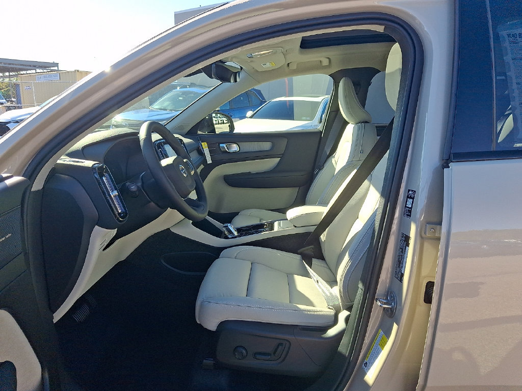 New 2026 Volvo XC40 B5 Ultra w/ Protection Package Premier AWD/4WD image 12