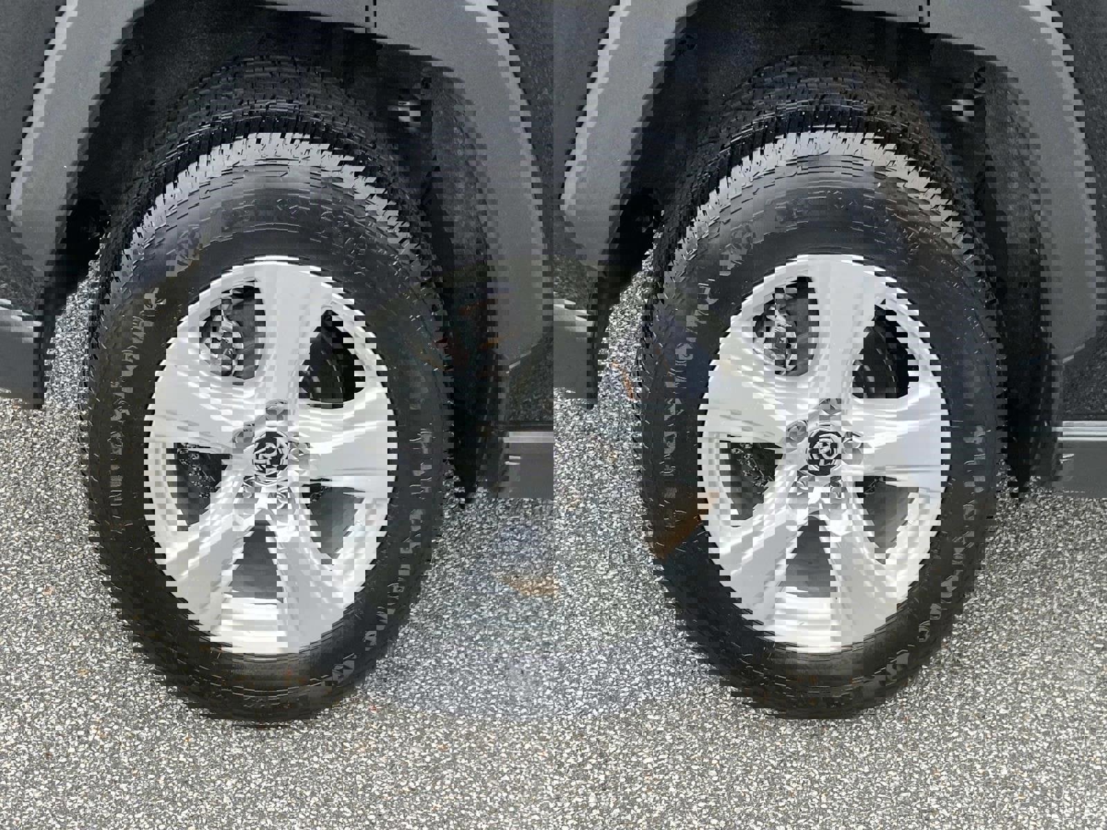 Used 2021 Toyota RAV4 XLE image 17