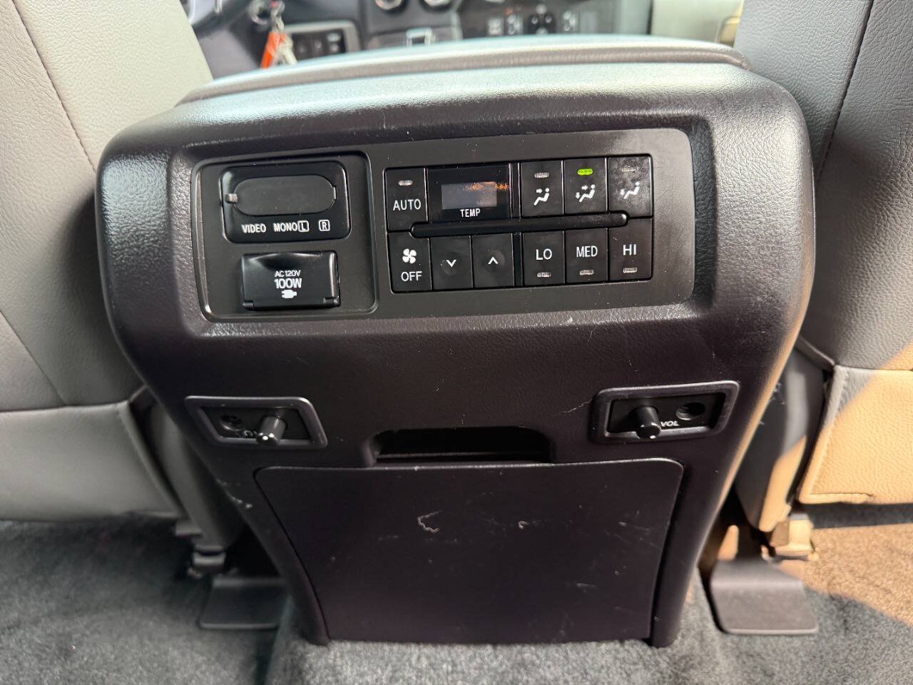 Used 2018 Toyota Sequoia Limited w/ Safety & Convenience Package AWD/4WD image 35
