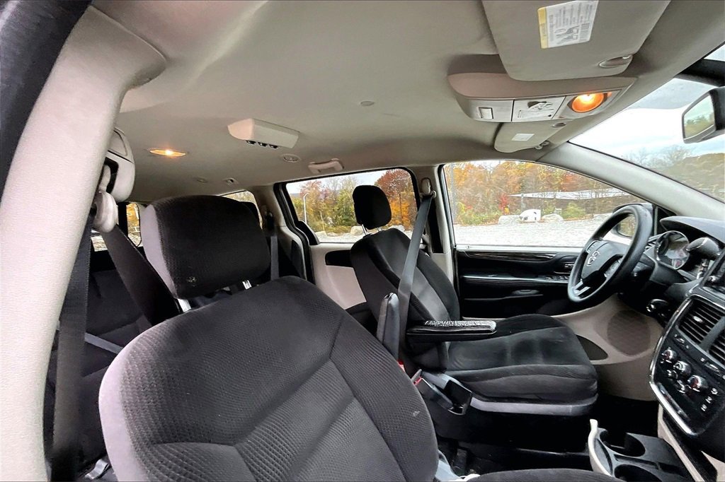 Used 2019 Dodge Grand Caravan SE image 20