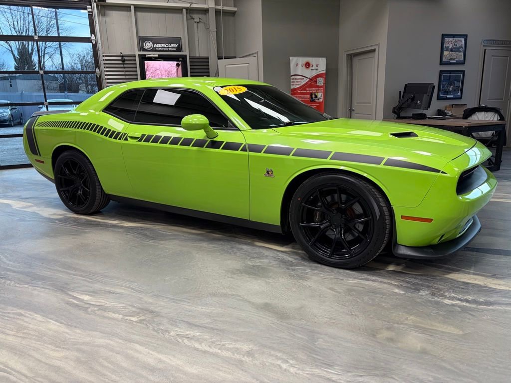 Used 2015 Dodge Challenger R/T Scat Pack w/ Scat Pack Appearance Package RWD image 27