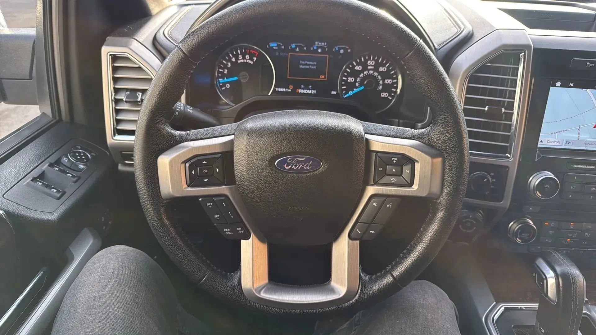 Used 2016 Ford F150 Platinum w/ Equipment Group 701A Luxury image 10