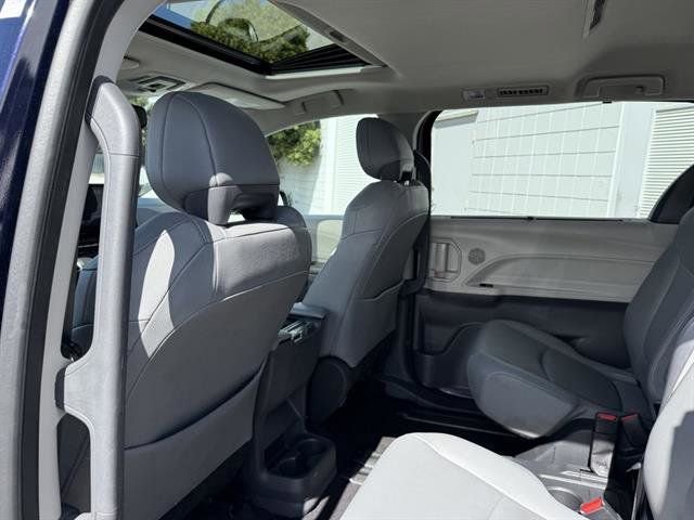 Used 2024 Toyota Sienna XLE image 15