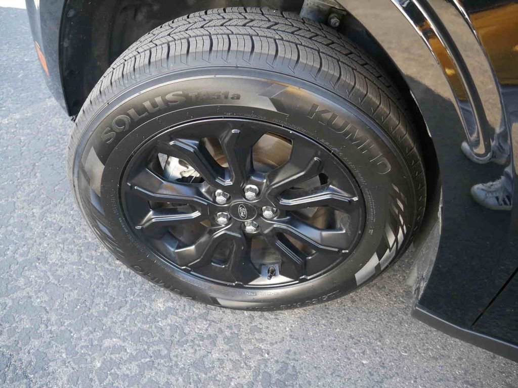 Used 2024 Ford Maverick Lariat w/ Black Appearance Package image 12