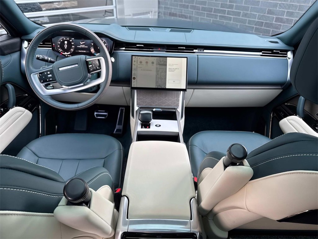 New 2025 Land Rover Range Rover SV image 17