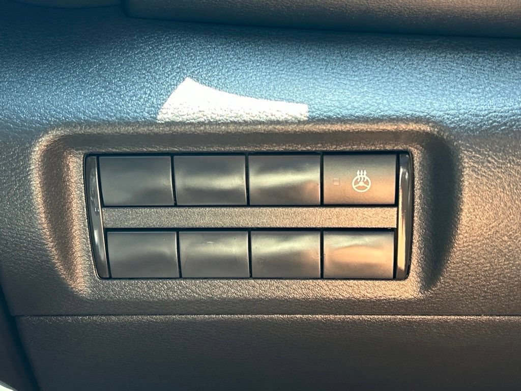 Certified 2024 Nissan Kicks SR w/ SR Premium Package FWD image 30