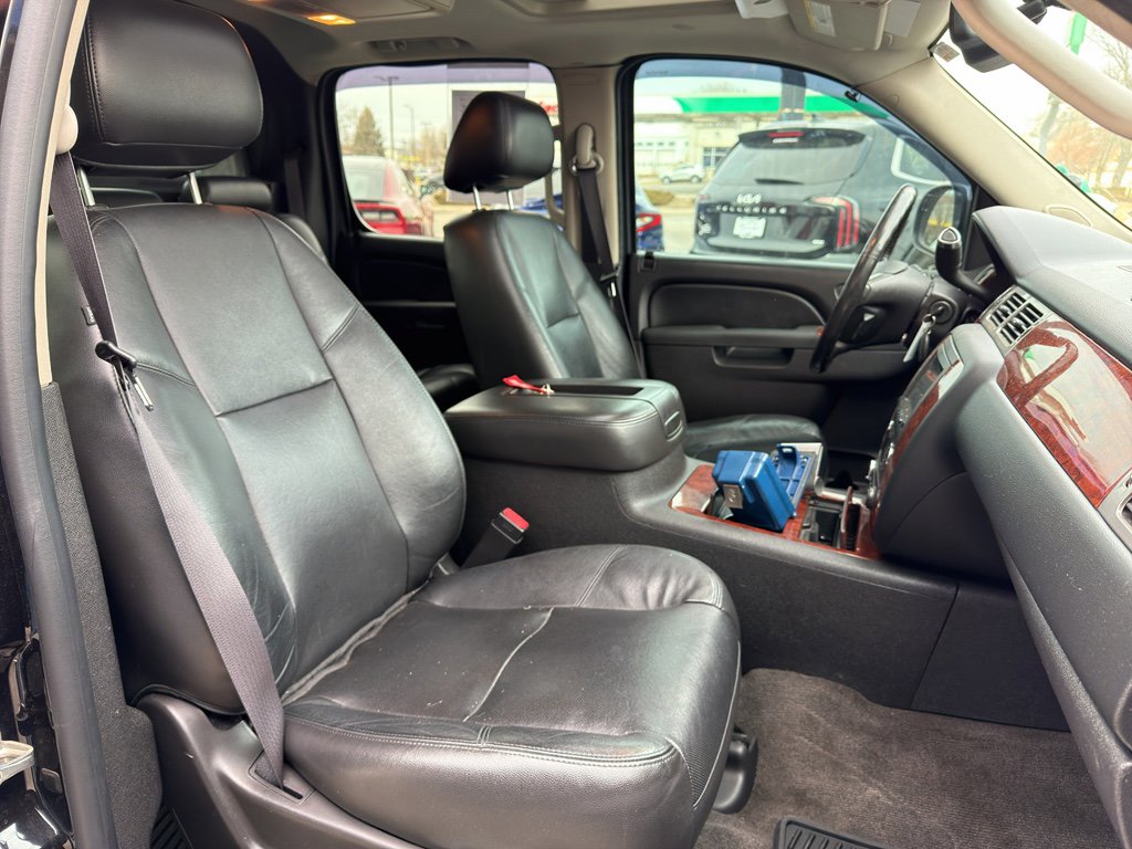 Used 2012 Chevrolet Avalanche LTZ image 12