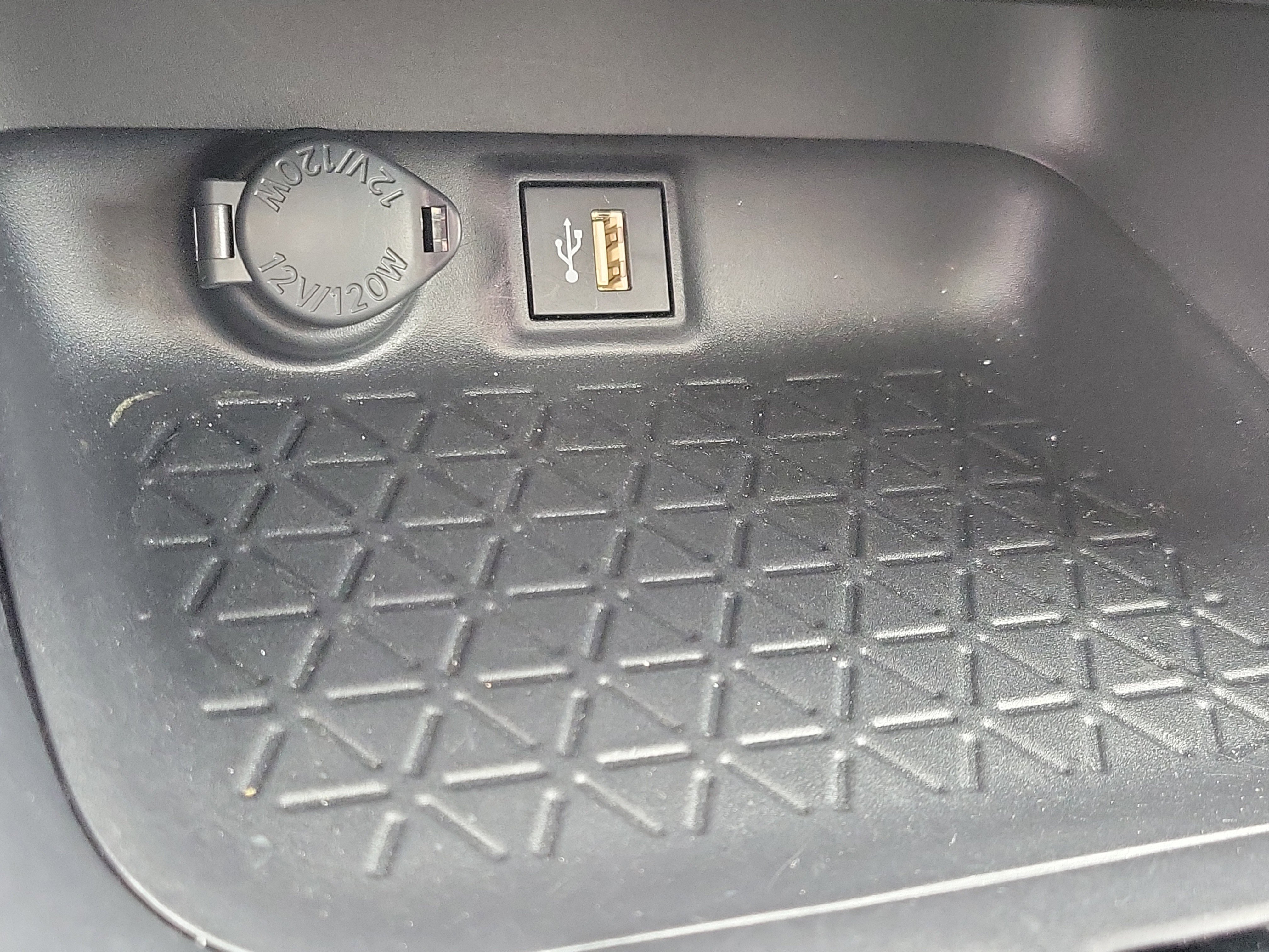 Used 2025 Toyota RAV4 XLE w/ Convenience Package image 31