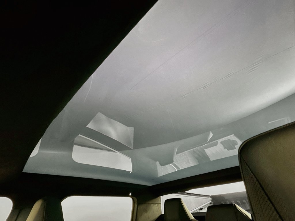 Used 2024 Tesla Cybertruck AWD Crew Cab image 19