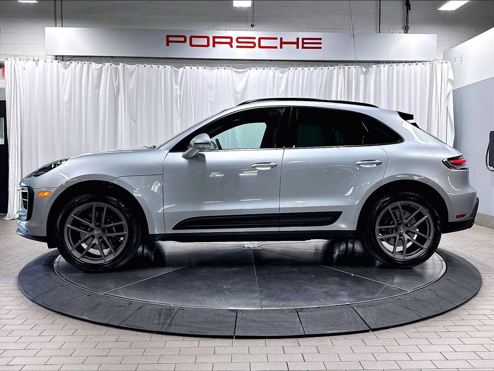 Used 2026 Porsche Macan AWD/4WD image 2