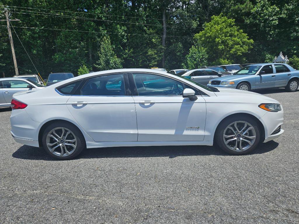 Used 2017 Ford Fusion SE w/ Equipment Group 601A FWD image 12