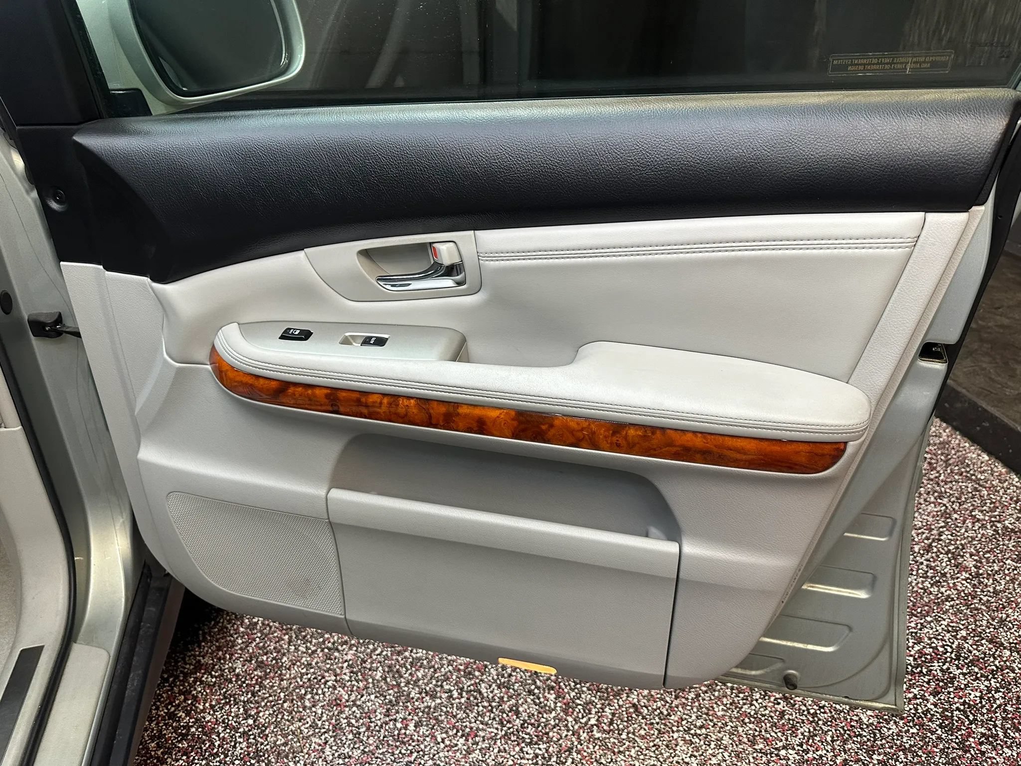 Used 2005 Lexus RX 330 AWD image 32