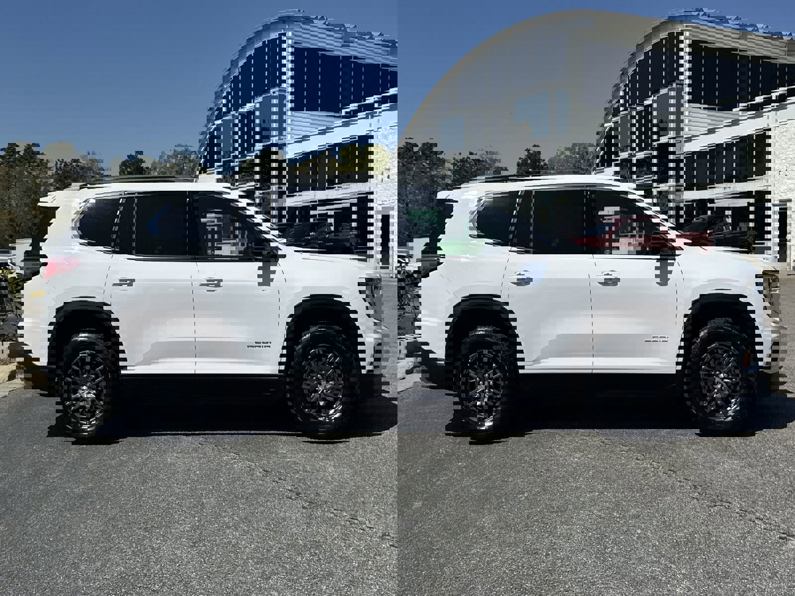 Used 2025 GMC Acadia Elevation image 11