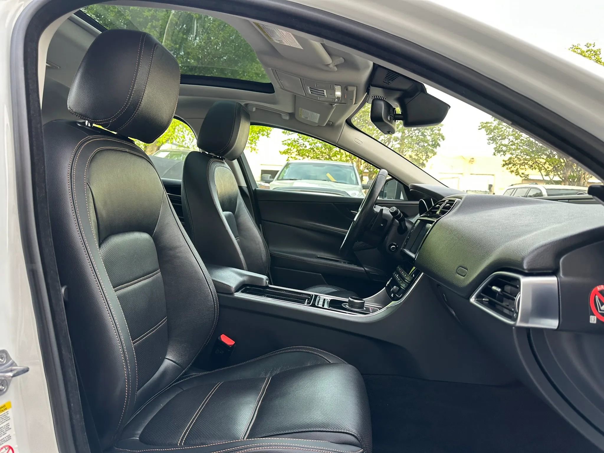 Used 2018 Jaguar XE Prestige RWD image 24