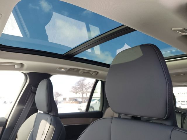 New 2026 Volvo XC90 B6 Plus w/ Protection Package Premier AWD/4WD image 6