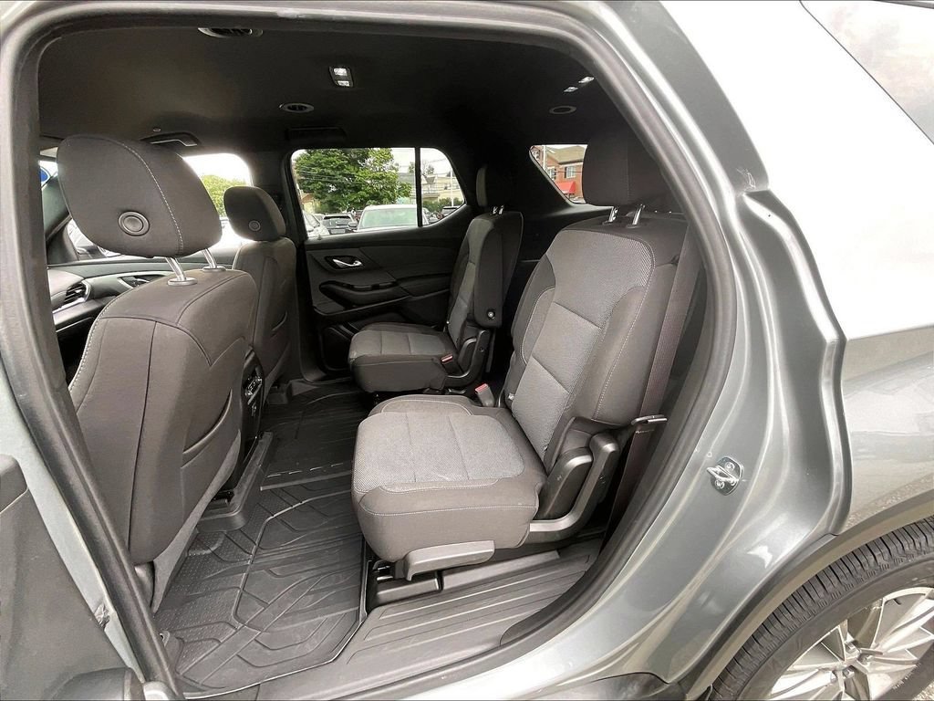 Used 2023 Chevrolet Traverse LT w/ LPO, Floor Liner Package AWD/4WD image 15