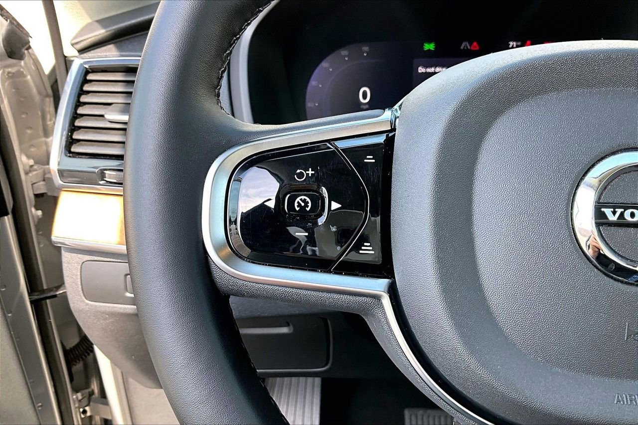 Used 2024 Volvo XC90 B5 Plus image 29