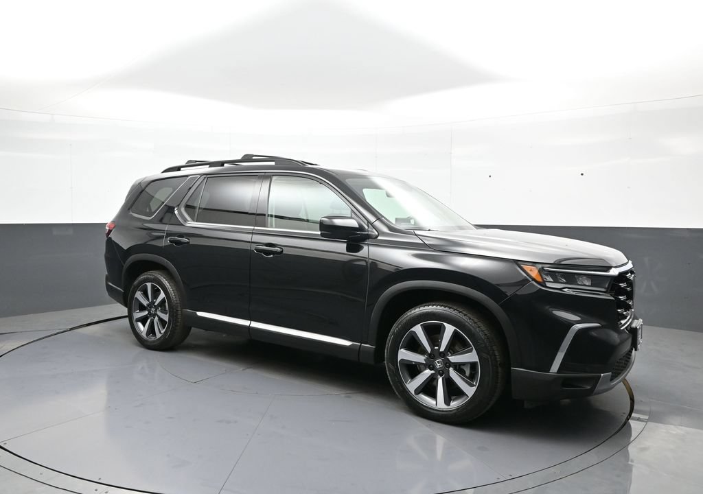 Certified 2025 Honda Pilot Touring image 4