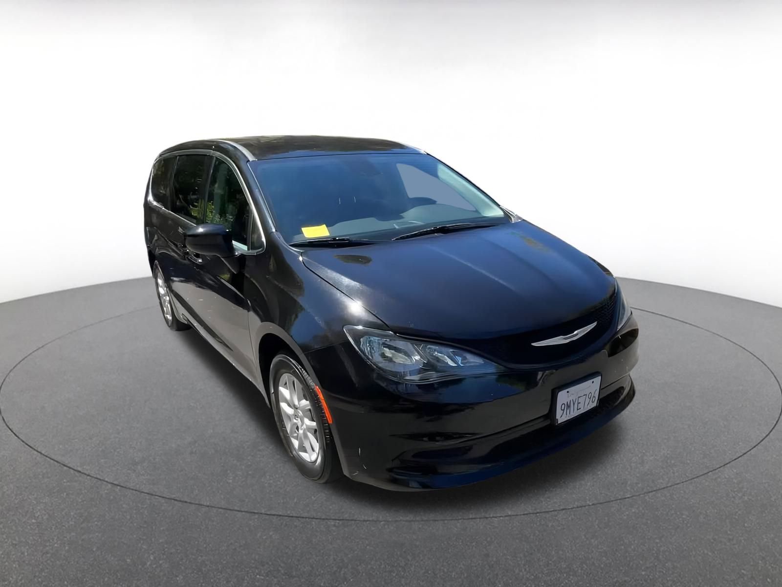 Used 2024 Chrysler Voyager LX image 3