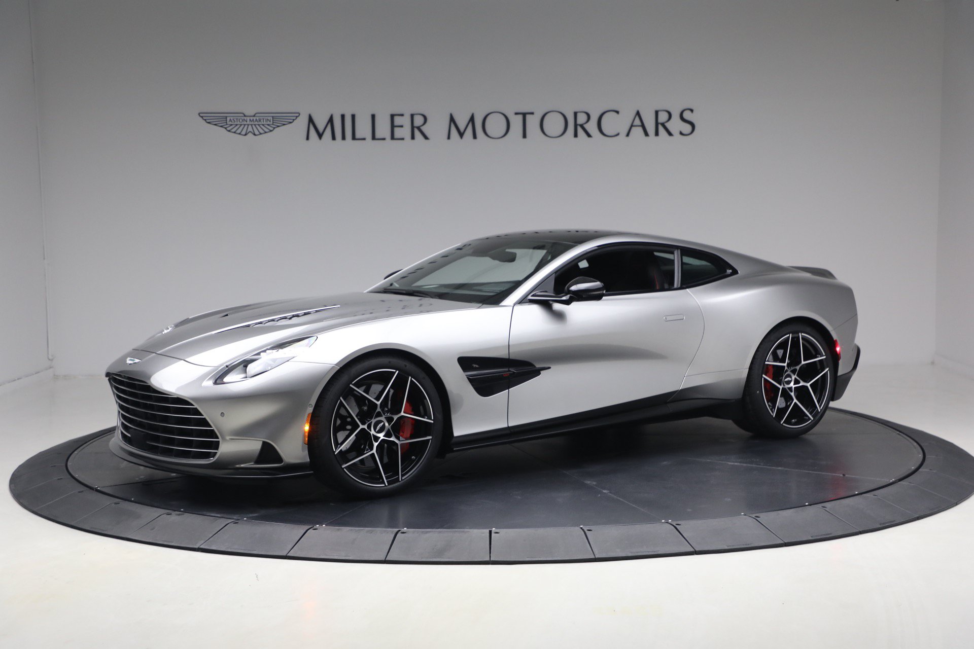 New 2026 Aston Martin Vanquish RWD image 2