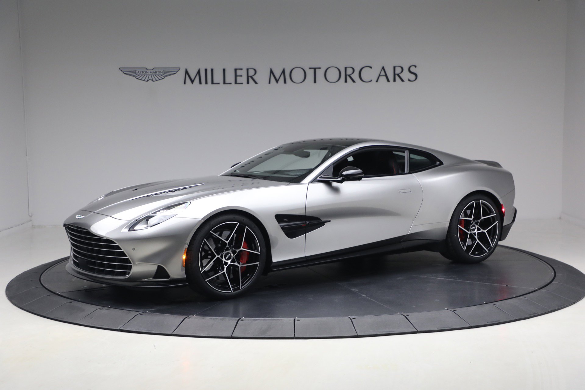 New 2026 Aston Martin Vanquish RWD image 2