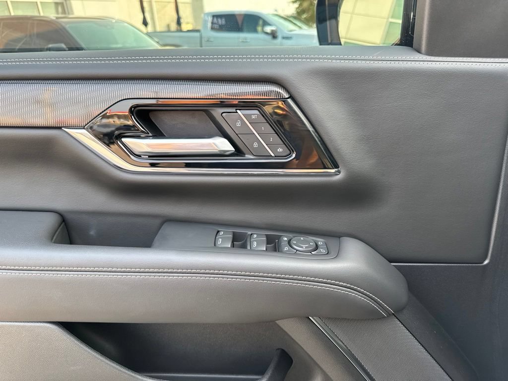 Used 2025 GMC Yukon XL Elevation RWD image 11