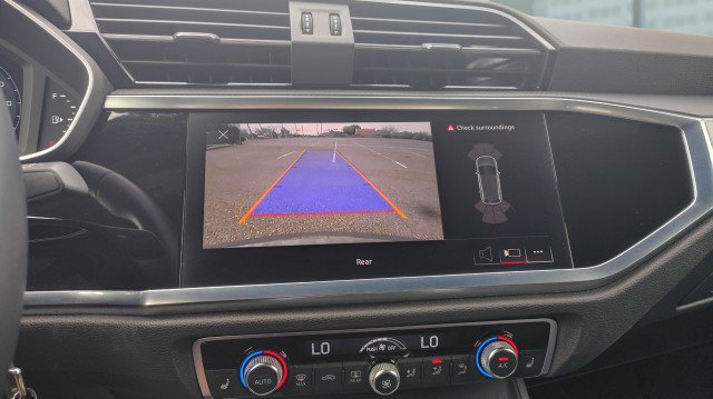 Used 2025 Audi Q3 2.0T Premium image 26