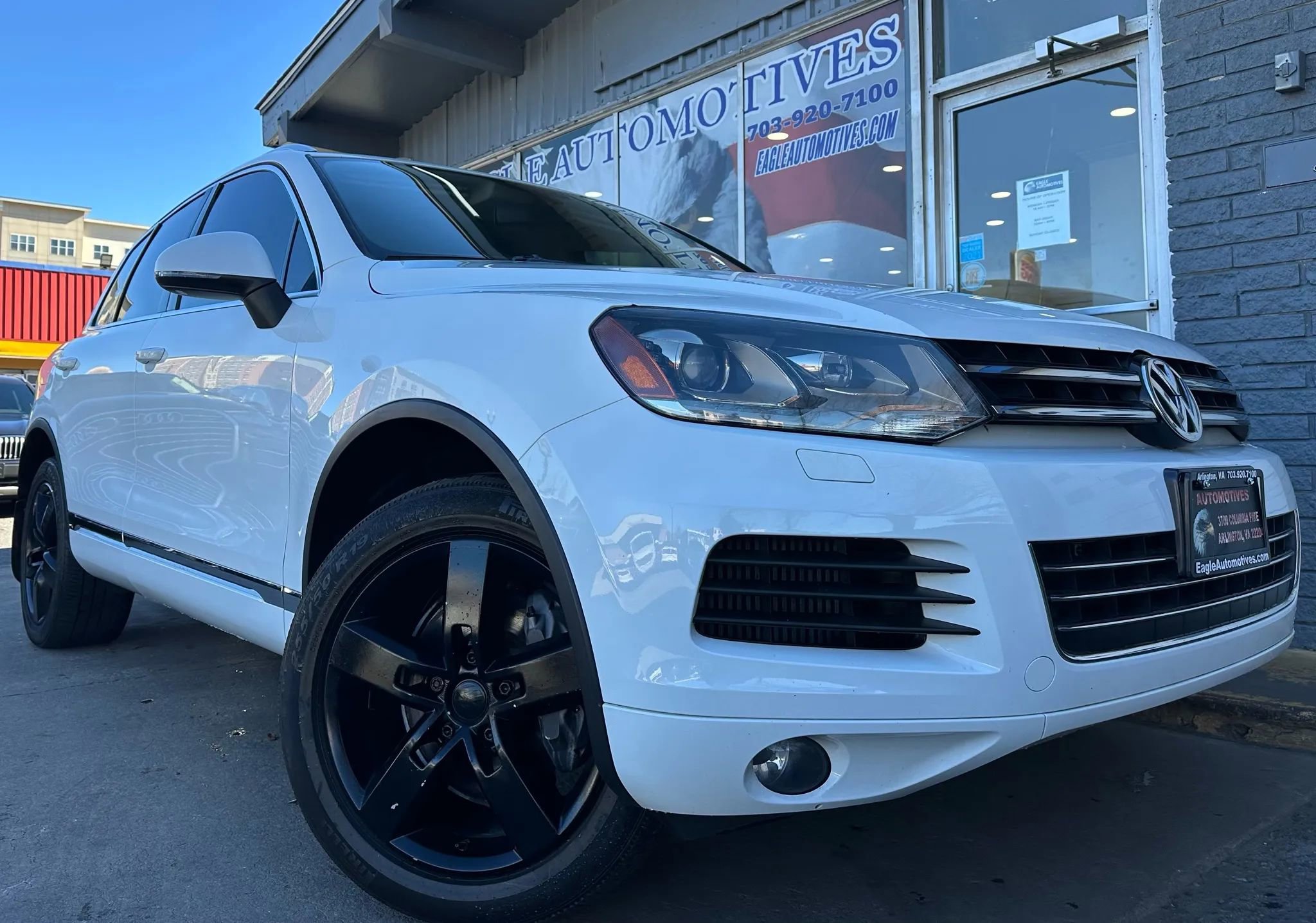 Used 2013 Volkswagen Touareg Sport image 1