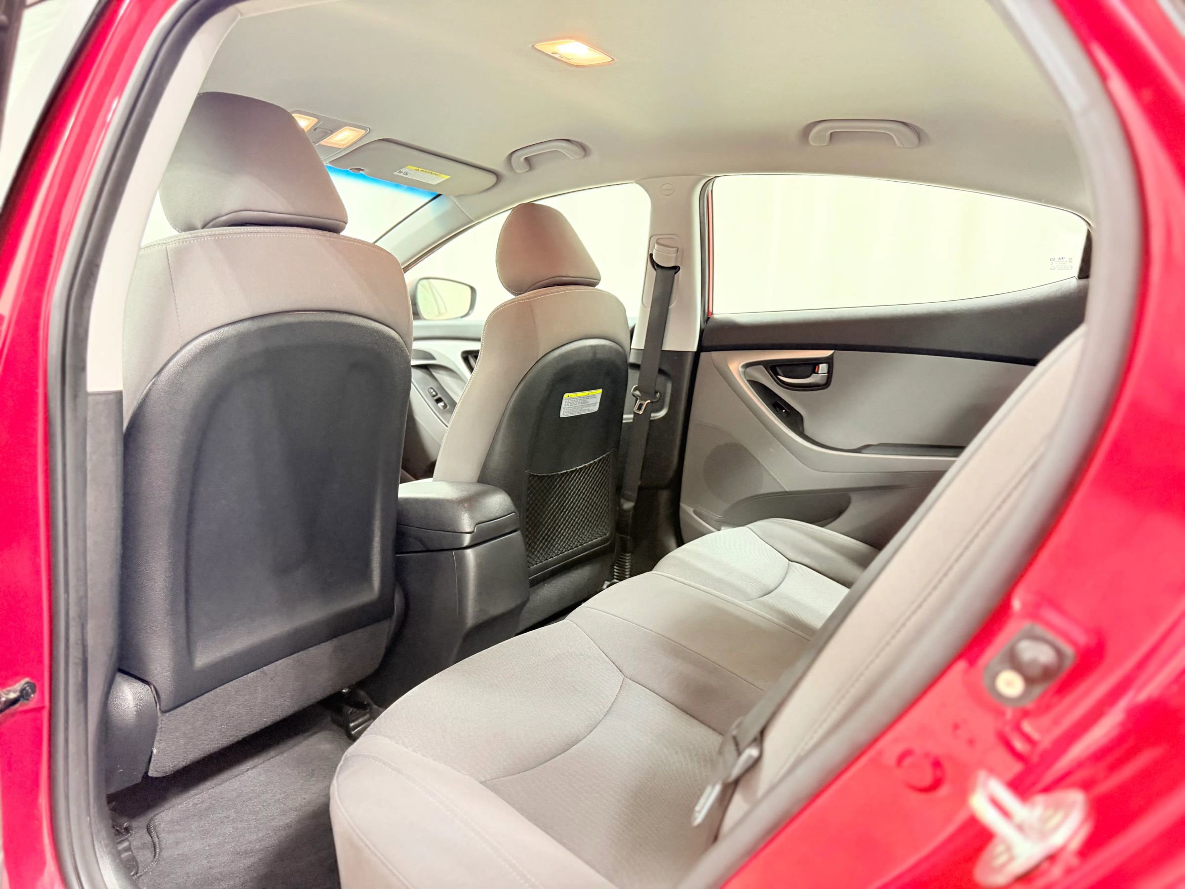 Used 2014 Hyundai Elantra SE image 34