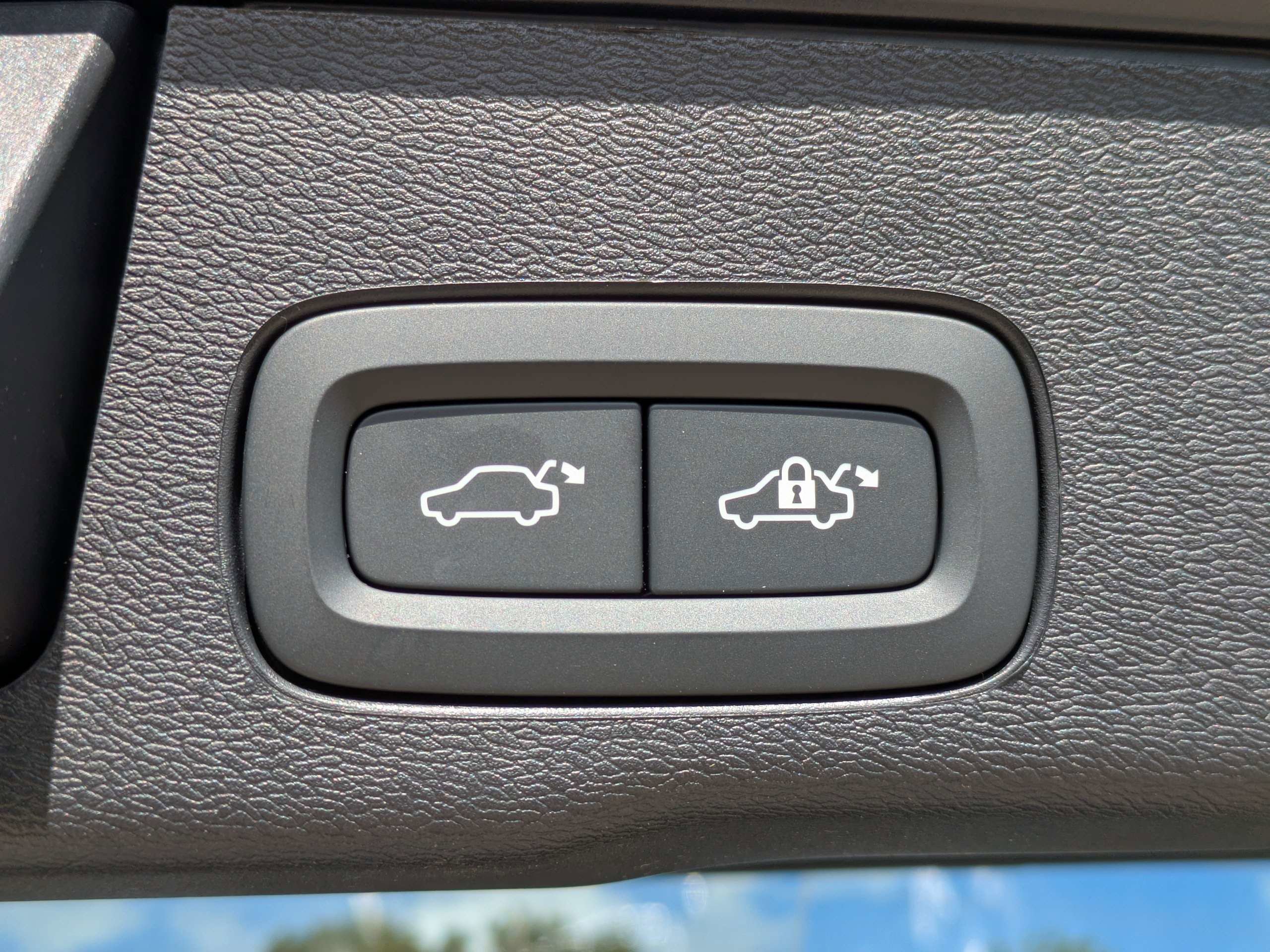 New 2026 Volvo XC60 B5 Plus w/ Protection Package Premier image 14