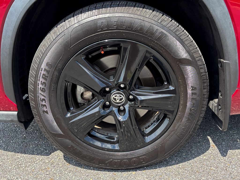 Used 2020 Toyota Highlander LE AWD/4WD image 15