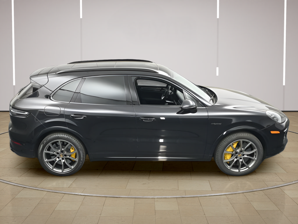 Certified 2022 Porsche Cayenne Turbo S AWD/4WD image 38