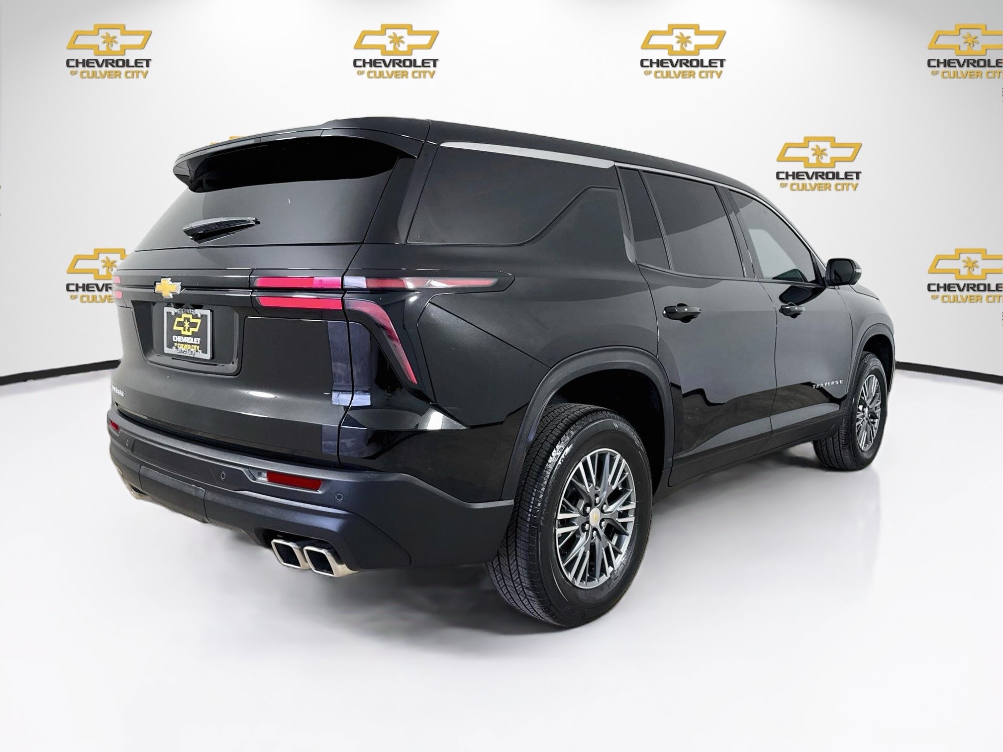 Used 2024 Chevrolet Traverse LS FWD image 8