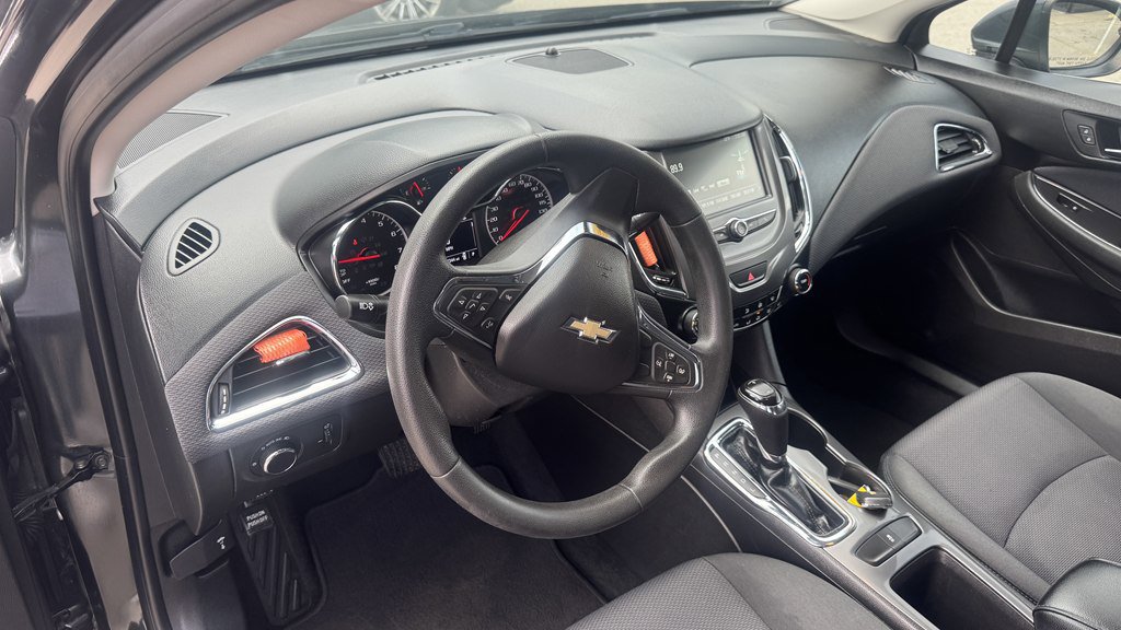 Used 2018 Chevrolet Cruze LT w/ LT Convenience Package FWD image 15