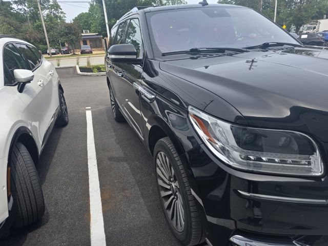 Used 2019 Lincoln Navigator Reserve w/ Cargo Package AWD/4WD image 4