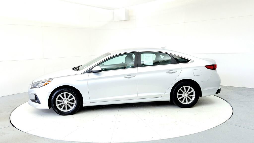 Used 2018 Hyundai Sonata SE w/ Cargo Package FWD image 3