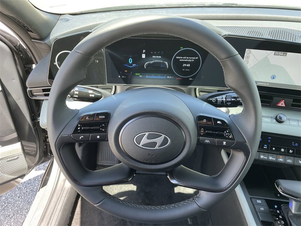 New 2025 Hyundai Elantra Limited image 31