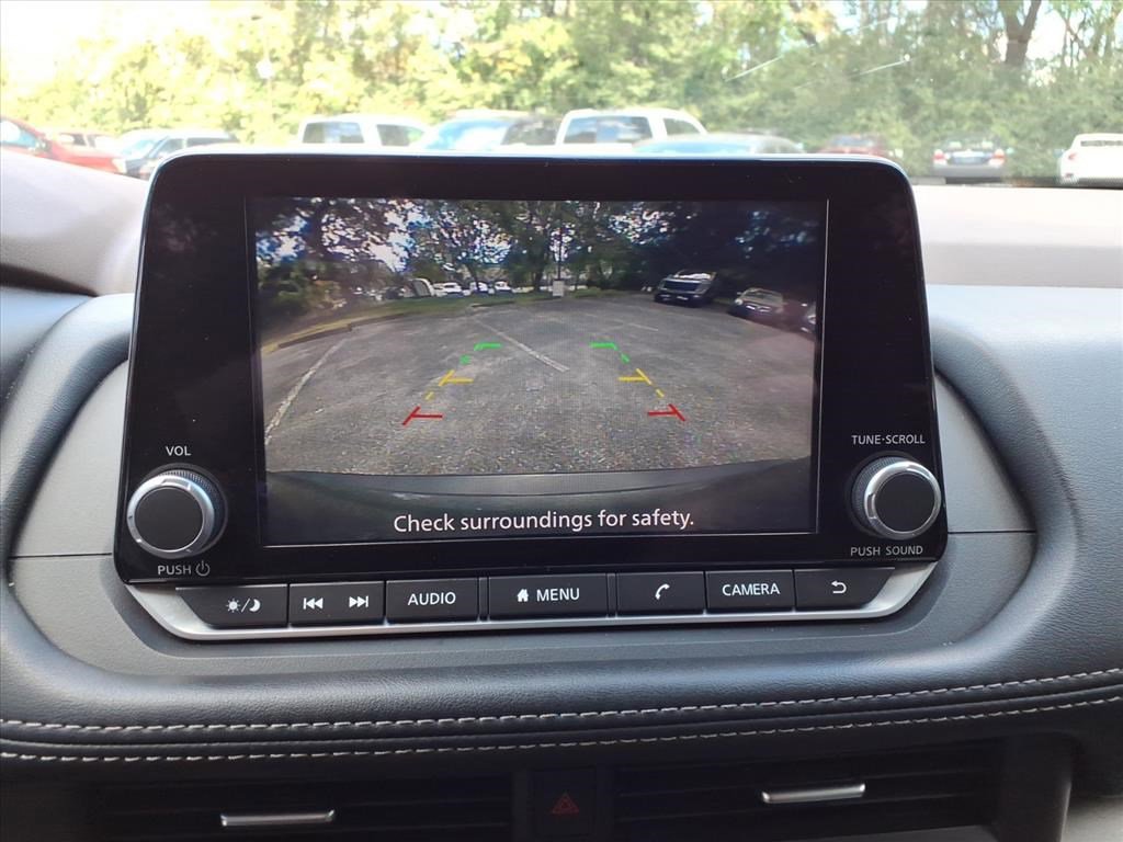 Used 2023 Nissan Rogue SV image 17