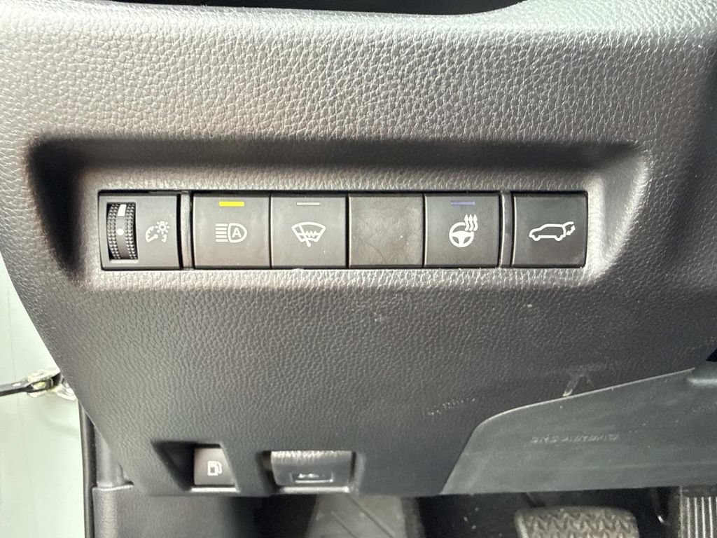 Used 2020 Toyota RAV4 XLE w/ Convenience Package AWD/4WD image 31