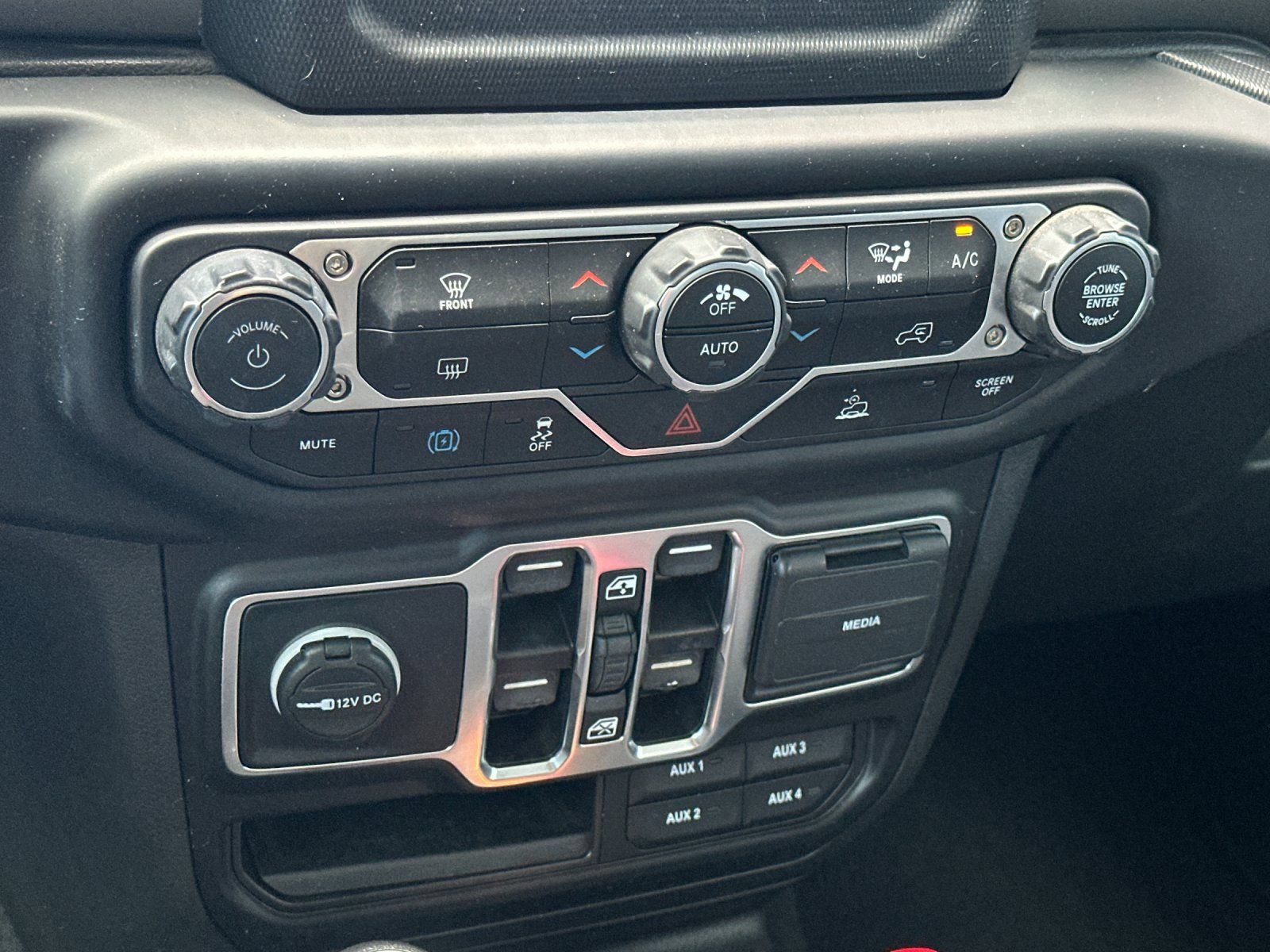 Used 2023 Jeep Wrangler Unlimited AWD/4WD image 18