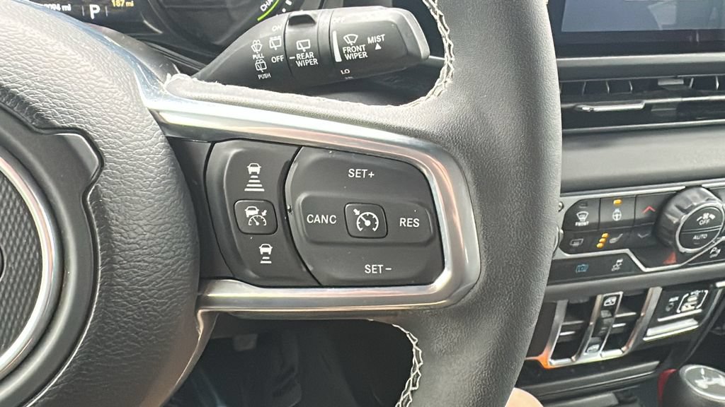Used 2025 Jeep Wrangler Unlimited Sahara w/ Safety Group AWD/4WD image 19